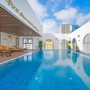 Golden Lotus - Rooftop Bar Sea View Hotel