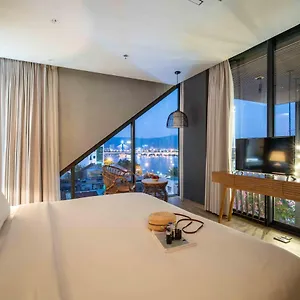 Hostal Seahorse Market By Haviland